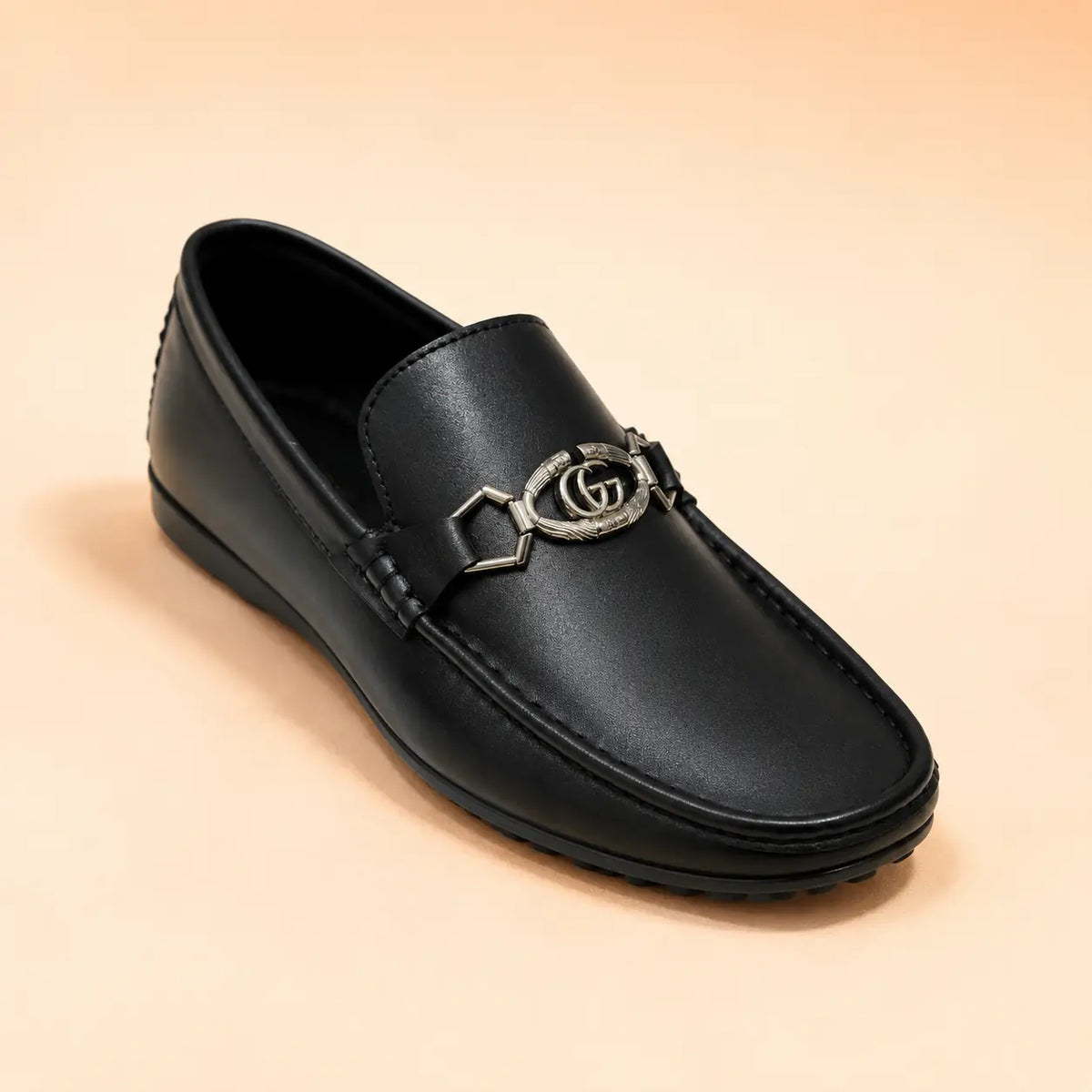 Regal Crest men’s black leather loafer – three-quarter view